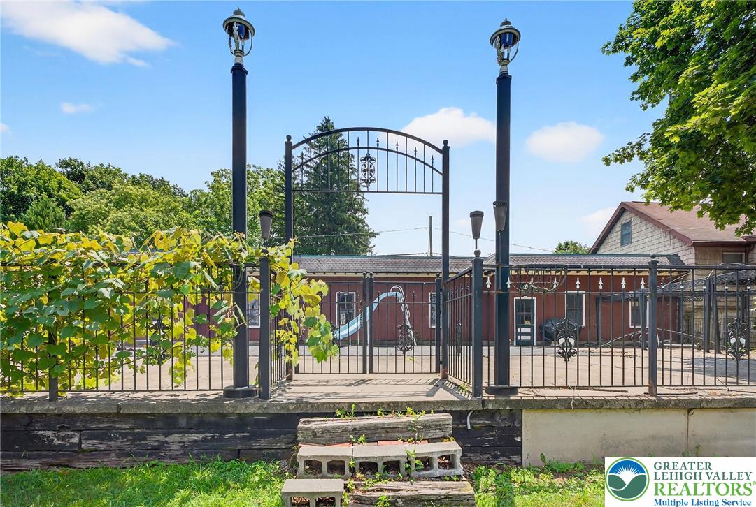 Jim Thorpe Boro, Pennsylvania, 18229, United States, 7 Bedrooms Bedrooms, ,3 BathroomsBathrooms,Residential,For Sale,1903669