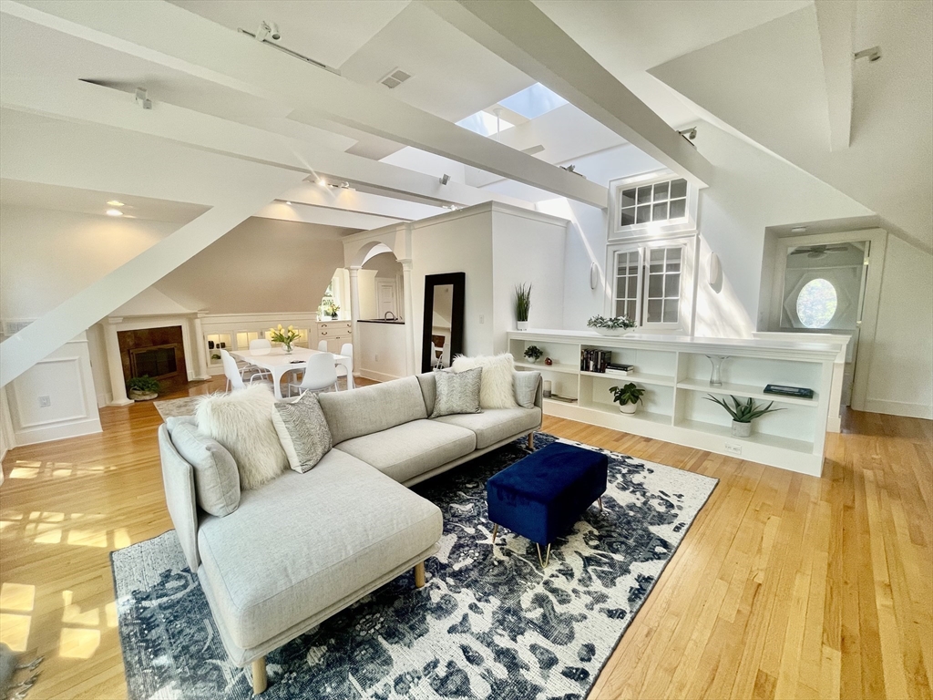 Newton, Massachusetts, 02459, United States, 2 Bedrooms Bedrooms, ,2 BathroomsBathrooms,Residential,For Sale,1817599