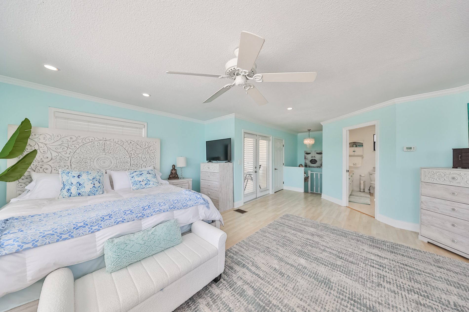 Madeira Beach, Florida, 33708, United States, 2 Bedrooms Bedrooms, ,2 BathroomsBathrooms,Residential,For Sale,1977709