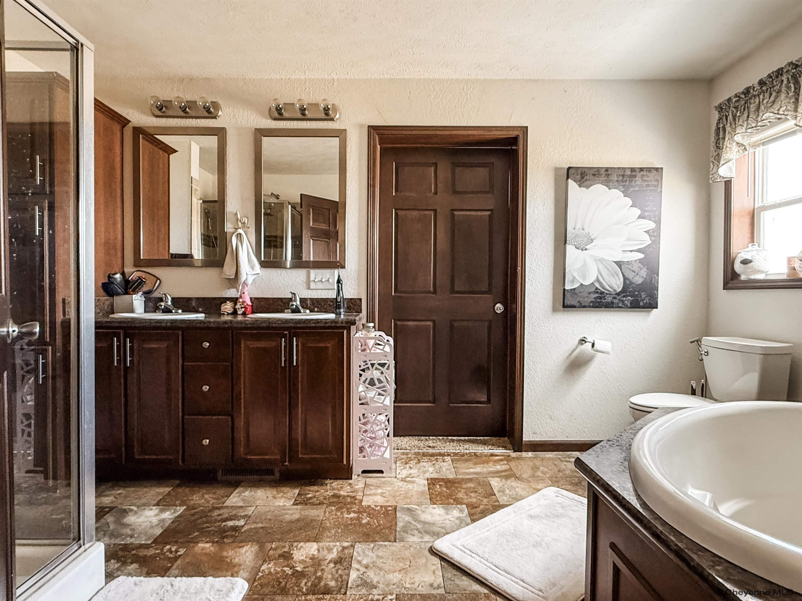 Cheyenne, Wyoming, 82009, United States, 3 Bedrooms Bedrooms, ,2 BathroomsBathrooms,Residential,For Sale,1940836