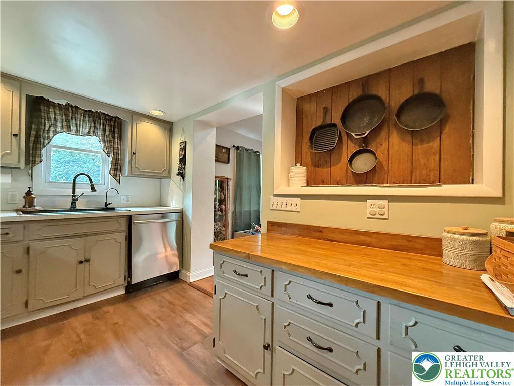 Allentown City, Pennsylvania, 18103, United States, 3 Bedrooms Bedrooms, ,2 BathroomsBathrooms,Residential,For Sale,1897296
