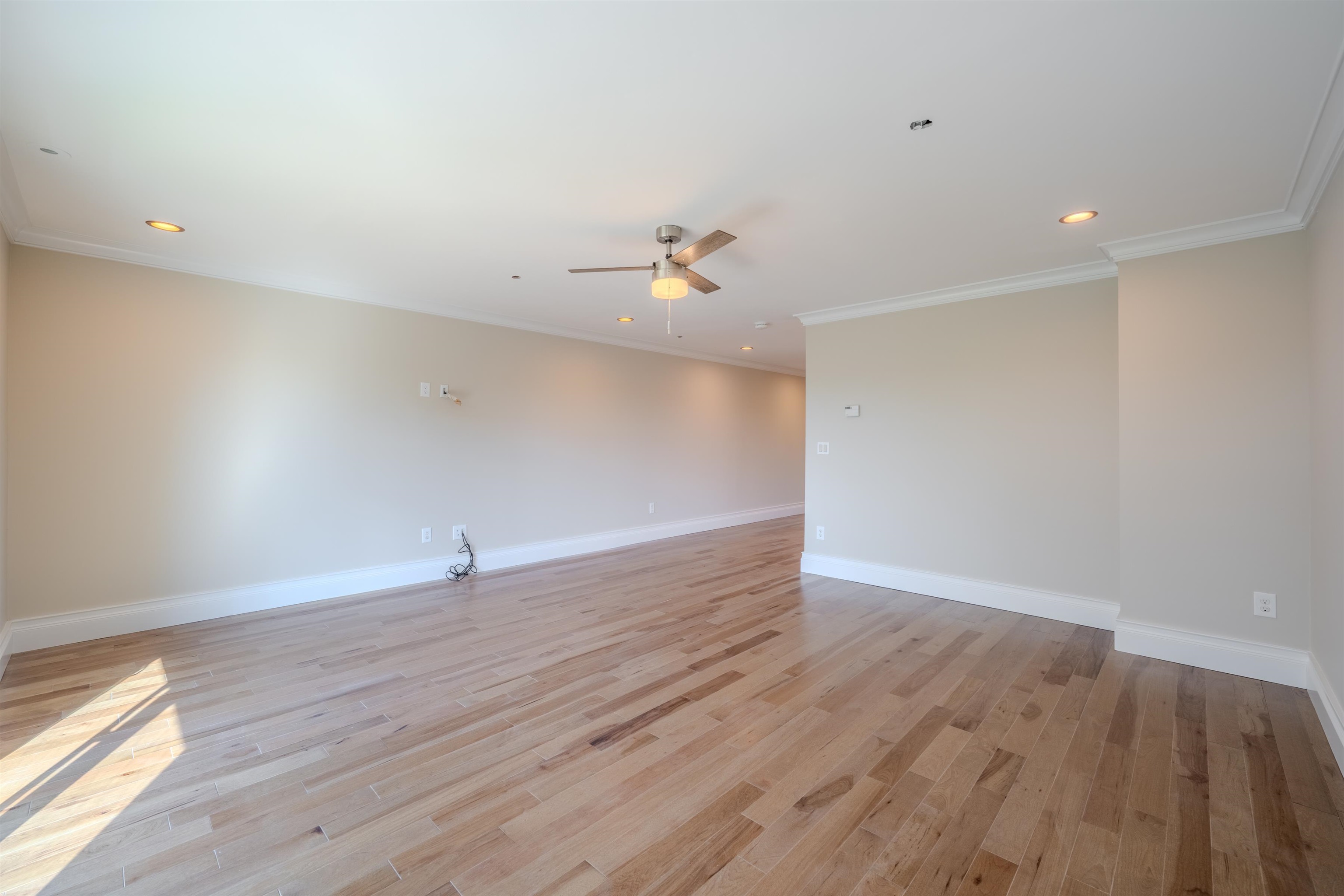 Manchester, New Hampshire, 03101, United States, 2 Bedrooms Bedrooms, ,1 BathroomBathrooms,Residential,For Sale,1933144