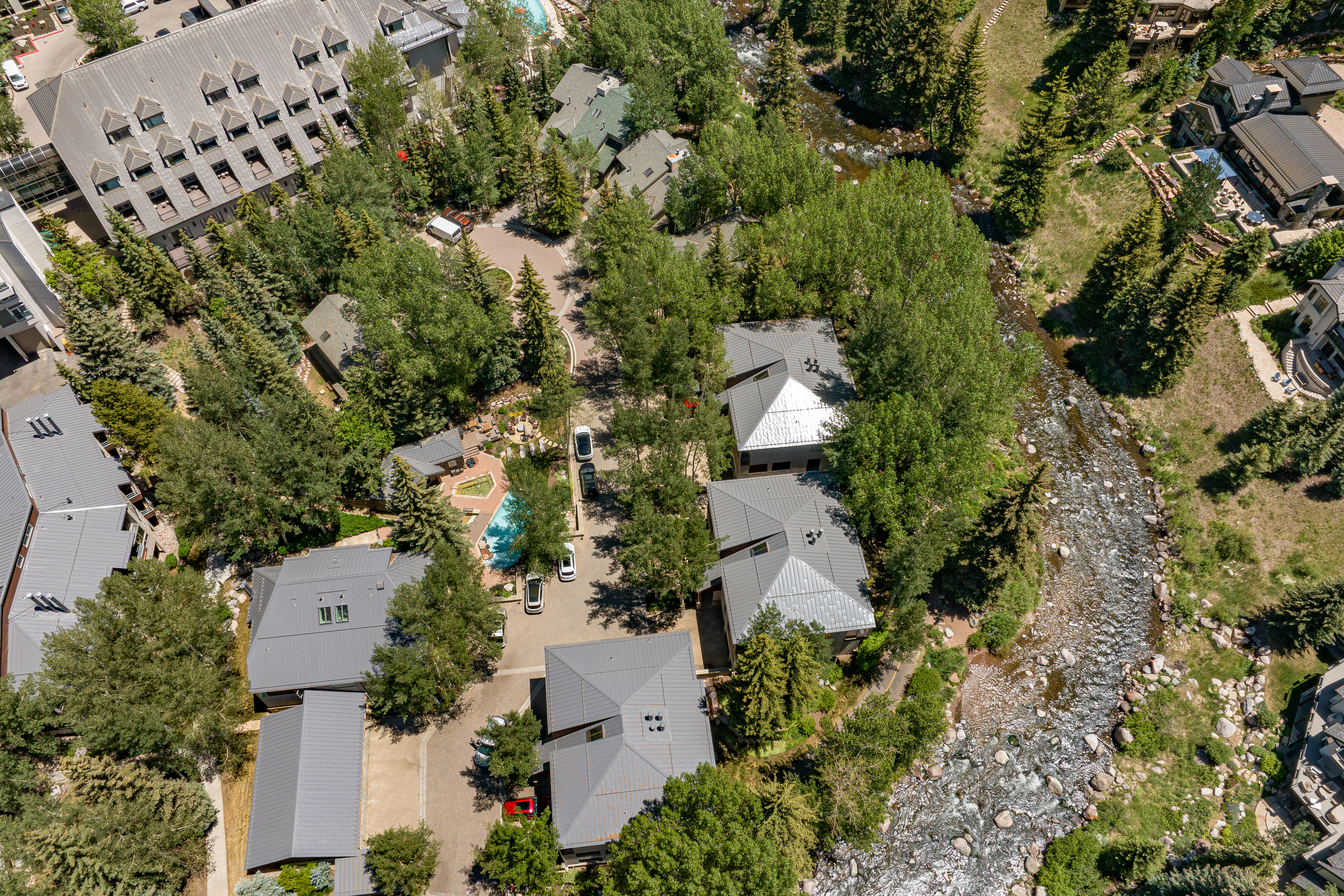  The Ultimate Alpine Retreat: Privacy Meets Convenience in Cascade Village - 物件實景
