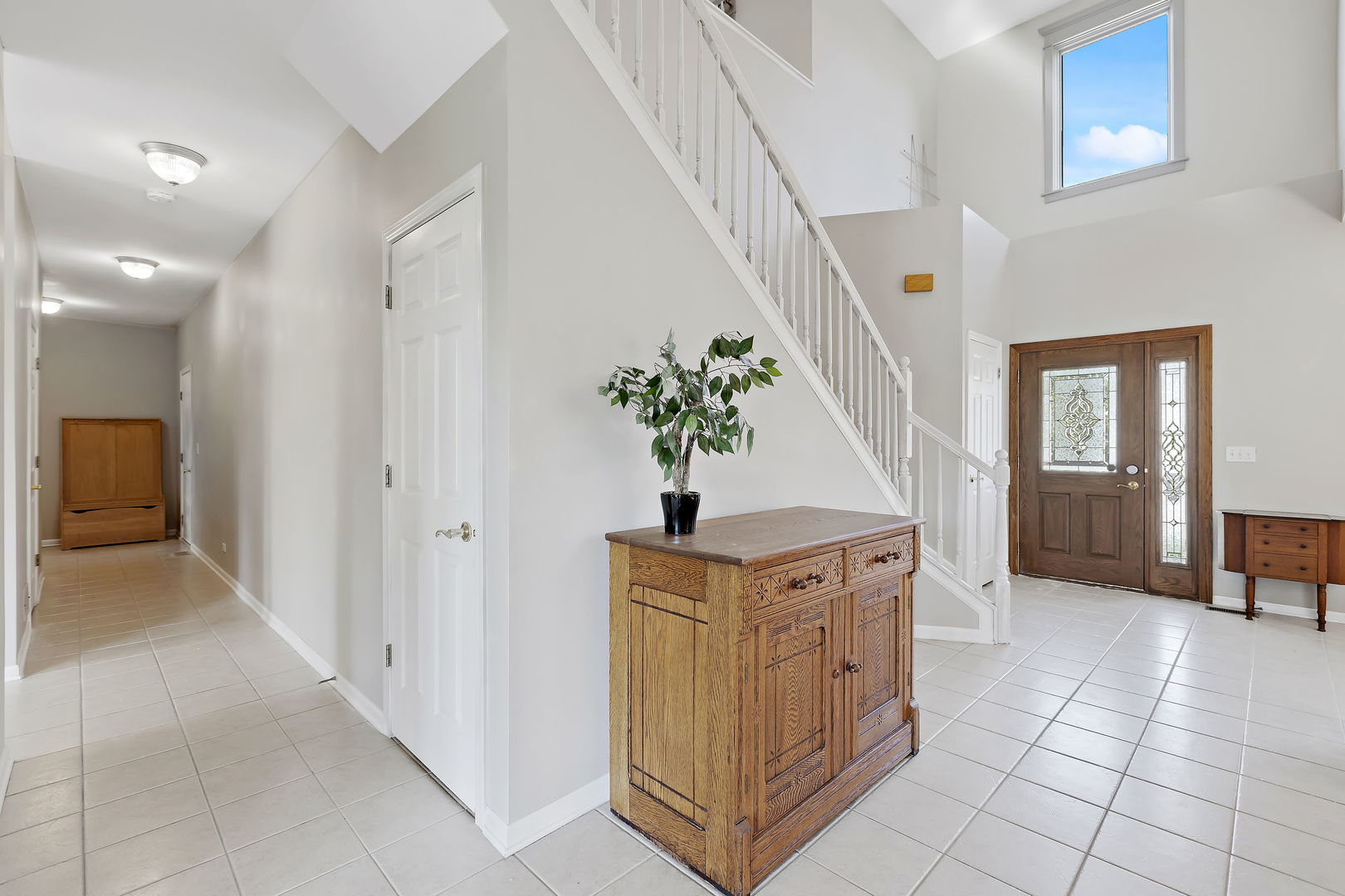 320 Courtland Drive, South Elgin, Illinois, 60177, United States, 5 Bedrooms Bedrooms, ,3 BathroomsBathrooms,Residential,For Sale,320 Courtland Drive,1662945