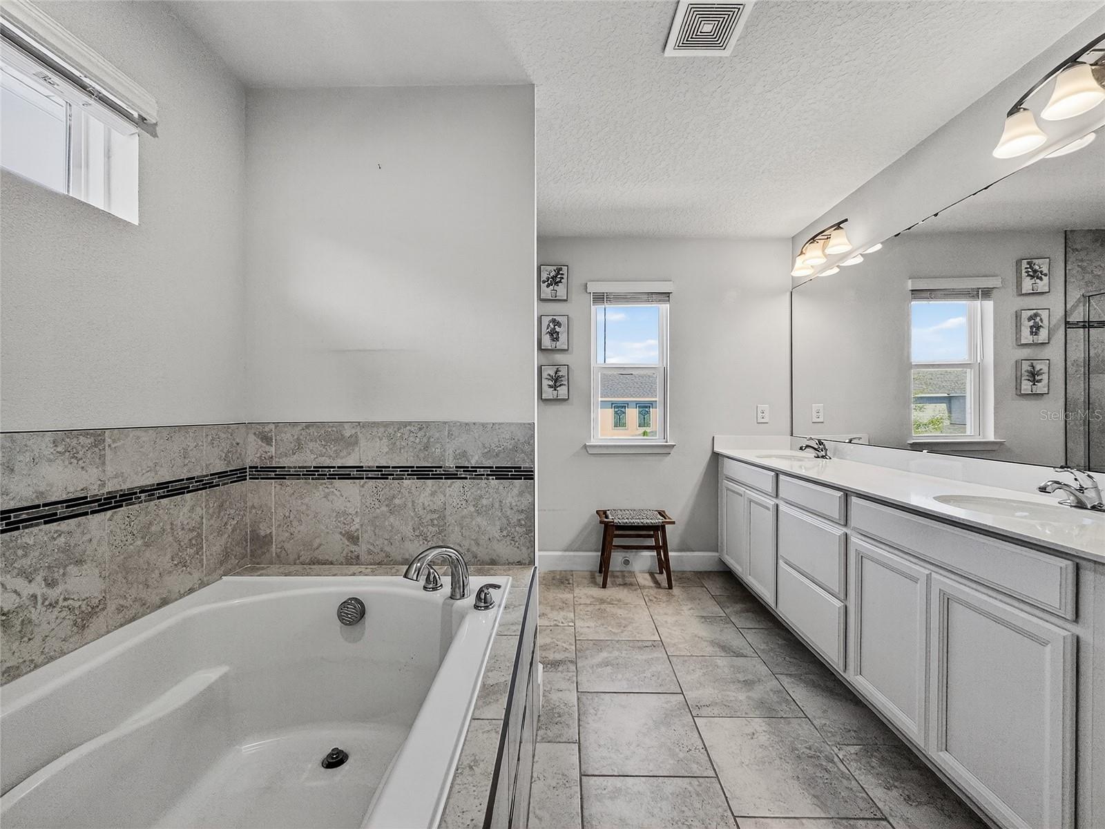 WINTER GARDEN, Florida, 34787, United States, 5 Bedrooms Bedrooms, ,3 BathroomsBathrooms,Residential,For Sale,1975266