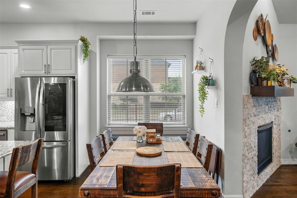 Arlington, Texas, 76005, United States, 4 Bedrooms Bedrooms, ,4 BathroomsBathrooms,Residential,For Sale,1890856