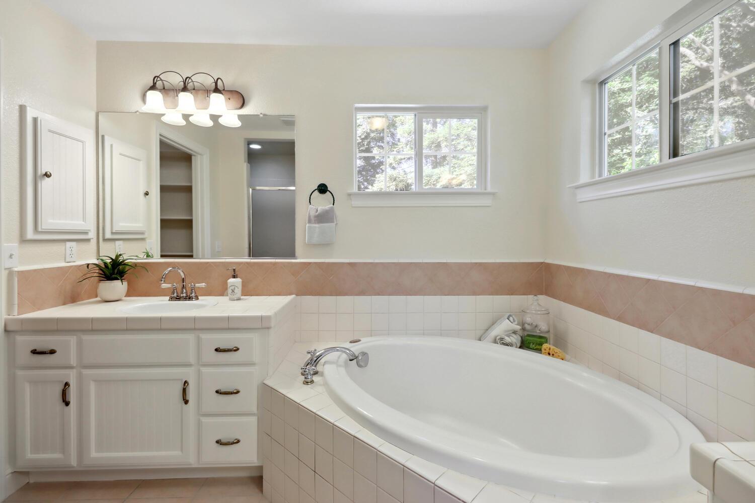 Davis, California, 95618, United States, 4 Bedrooms Bedrooms, ,3 BathroomsBathrooms,Residential,For Sale,1828068