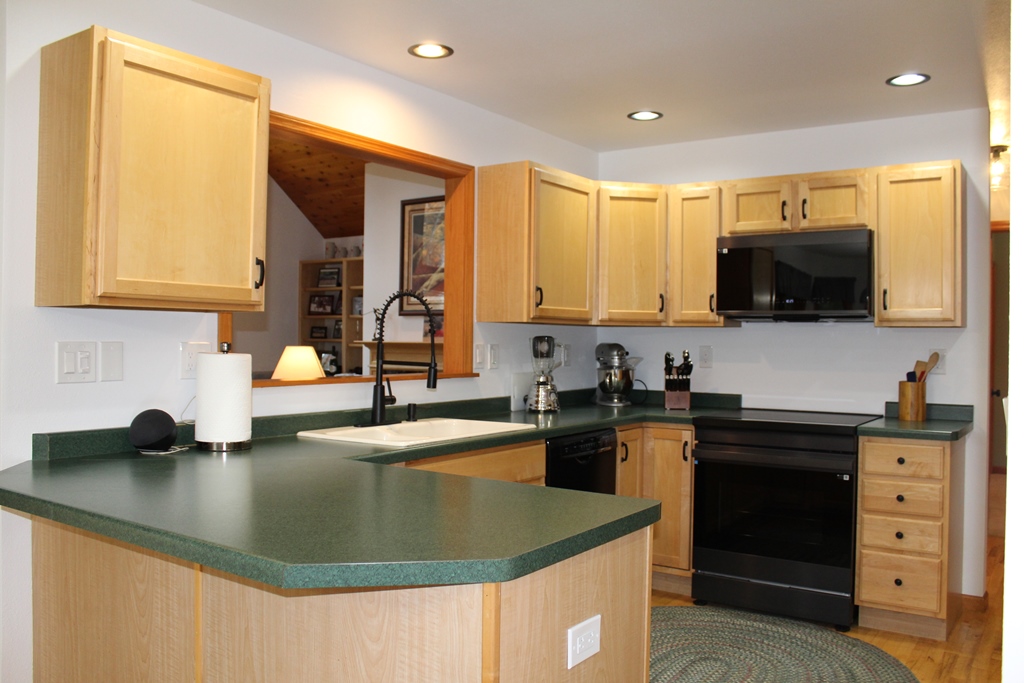 Minocqua, Wisconsin, 54548, United States, 3 Bedrooms Bedrooms, ,2 BathroomsBathrooms,Residential,For Sale,1984863