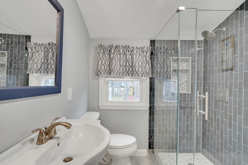 Burlington, Massachusetts, 01803, United States, 6 Bedrooms Bedrooms, ,4 BathroomsBathrooms,Residential,For Sale,1988373