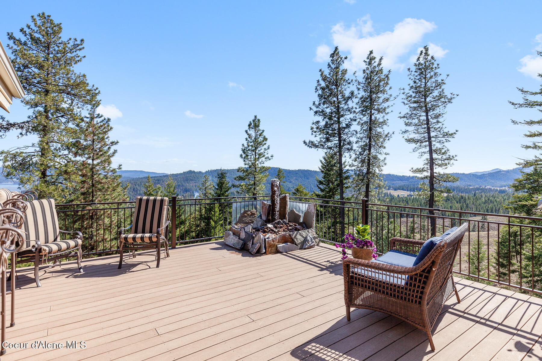 Coeur d'Alene, Idaho, 83814, United States, 5 Bedrooms Bedrooms, ,5 BathroomsBathrooms,Residential,For Sale,1763512