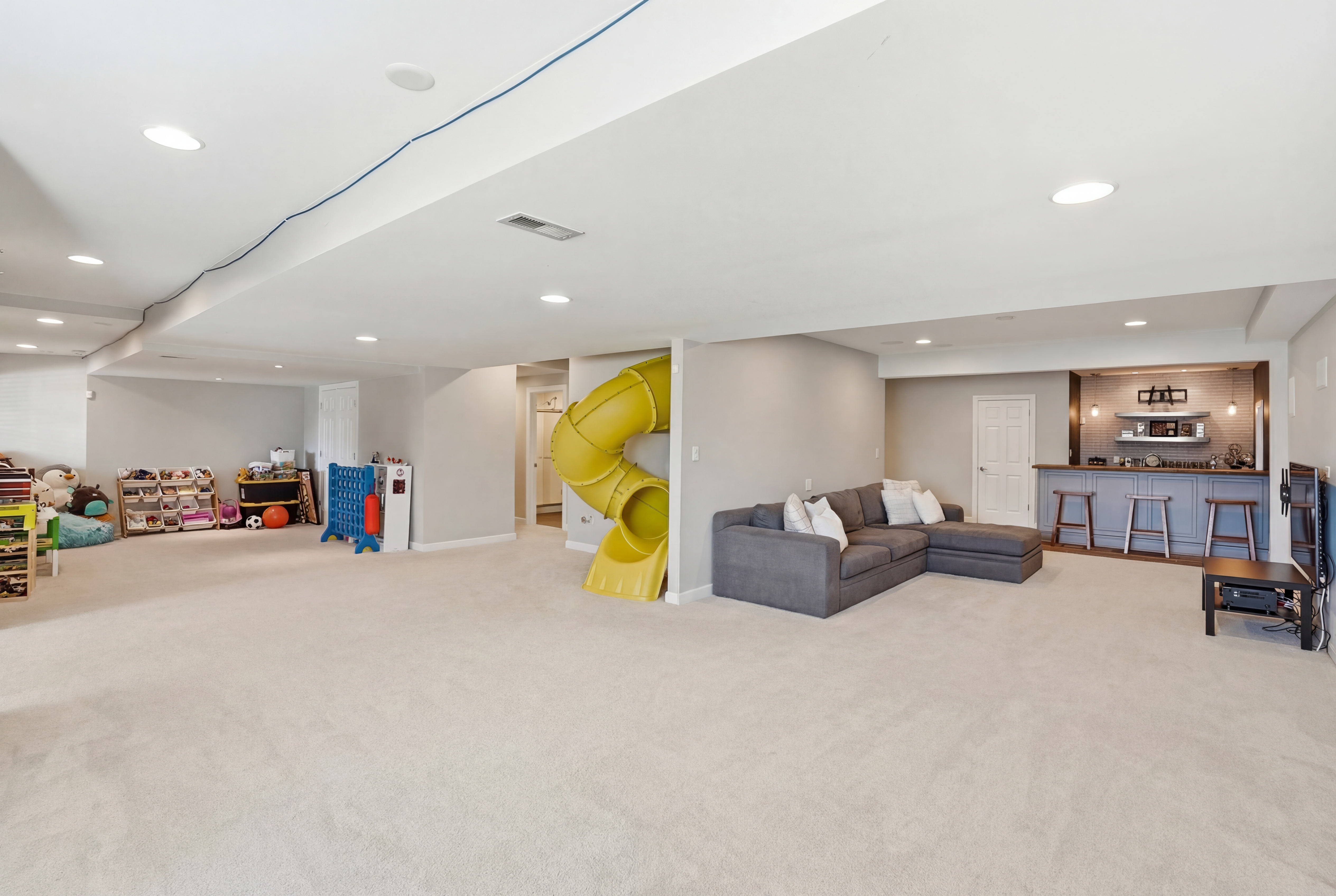  The Crown Jewel of Tall Grass: Waterfront Privacy Meets the Ultimate Layout - 物件實景