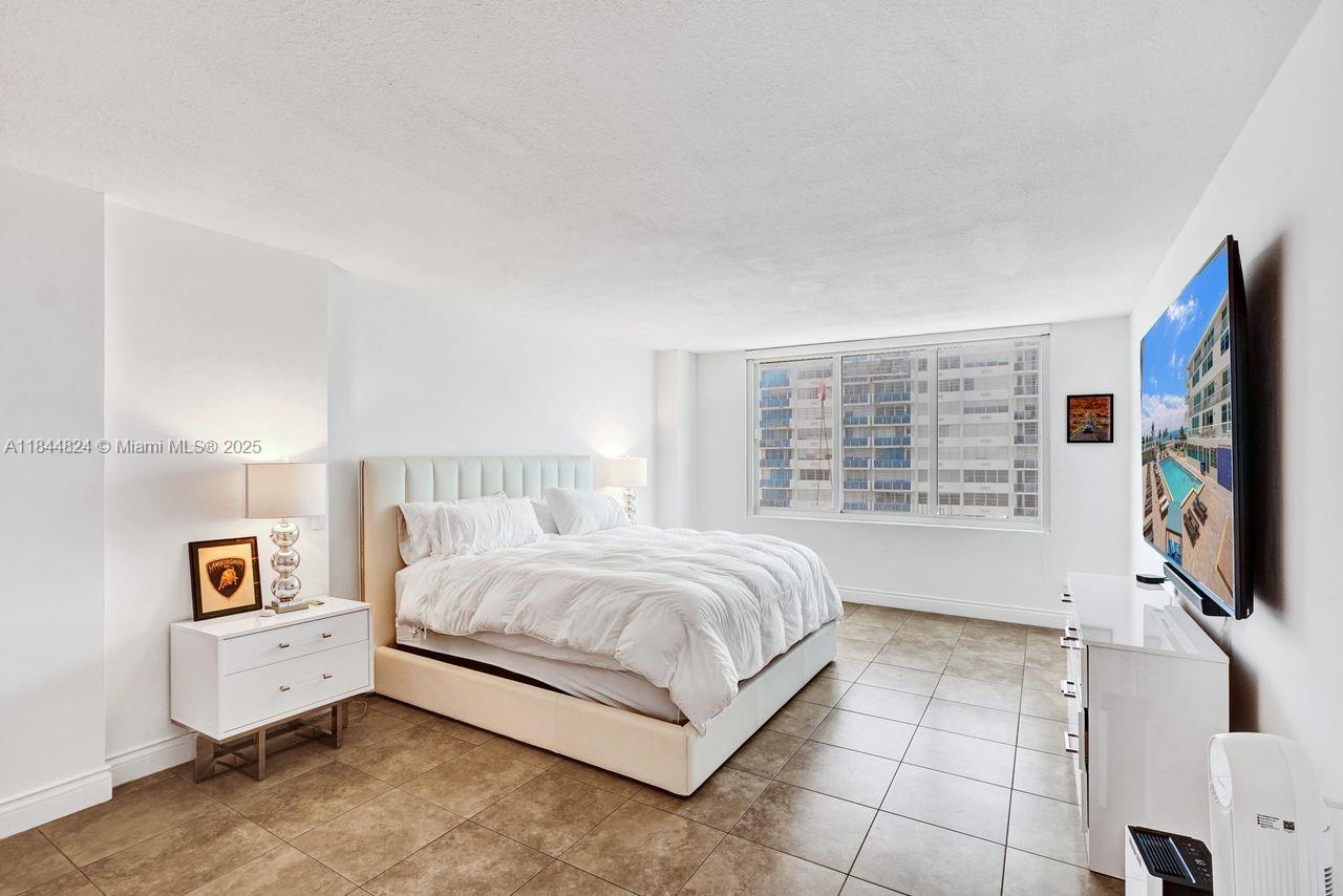 Miami Beach, Florida, 33140, United States, 2 Bedrooms Bedrooms, ,2 BathroomsBathrooms,Residential,For Sale,1907314
