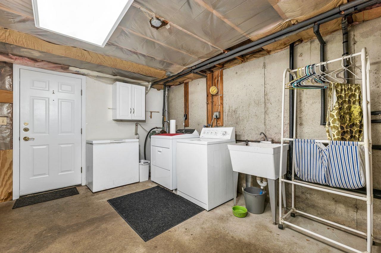 Thornton, New Hampshire, 03285, United States, 4 Bedrooms Bedrooms, ,1 BathroomBathrooms,Residential,For Sale,1940413