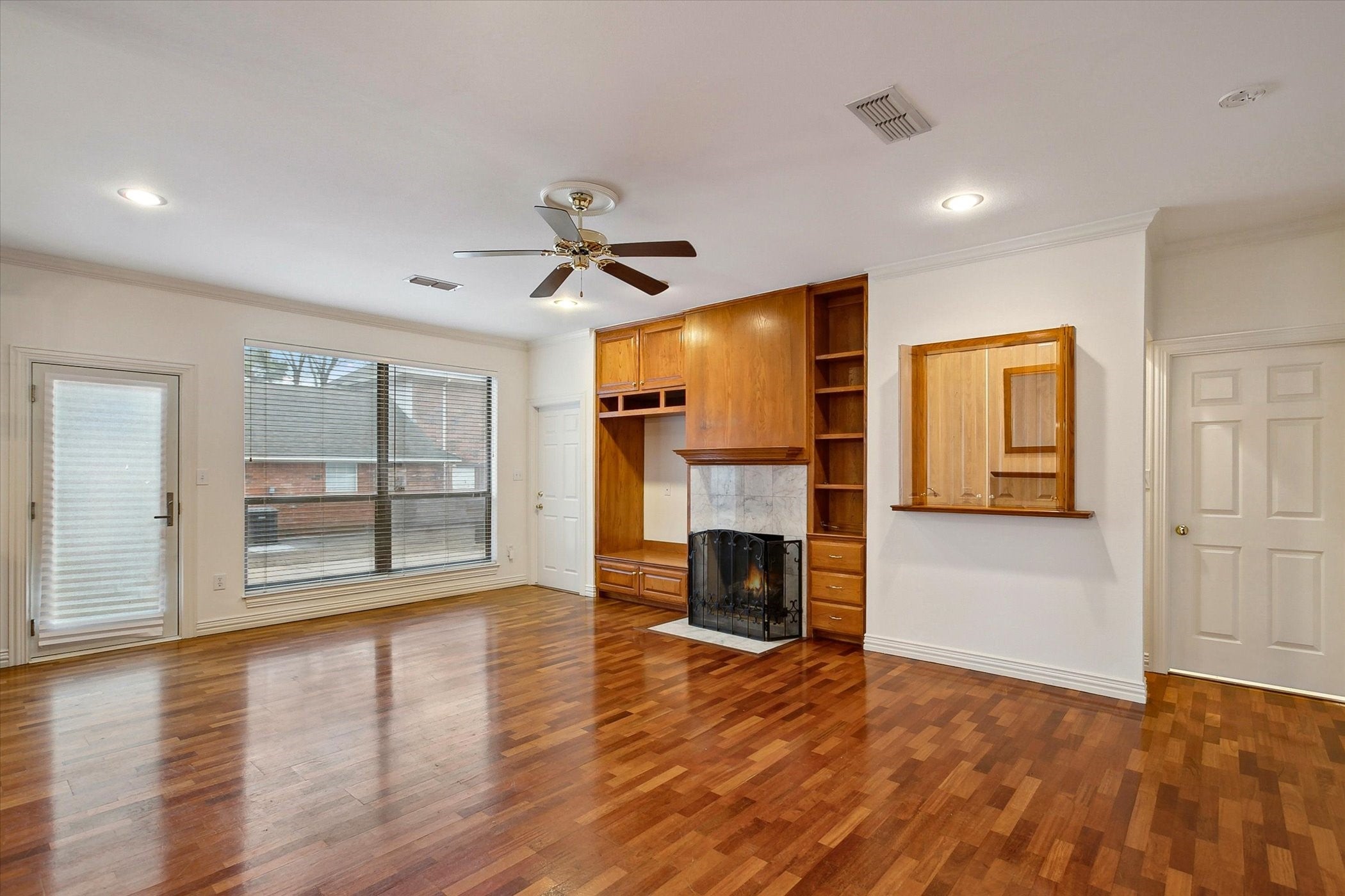 Denton, Texas, 76205, United States, 4 Bedrooms Bedrooms, ,4 BathroomsBathrooms,Residential,For Sale,1981171