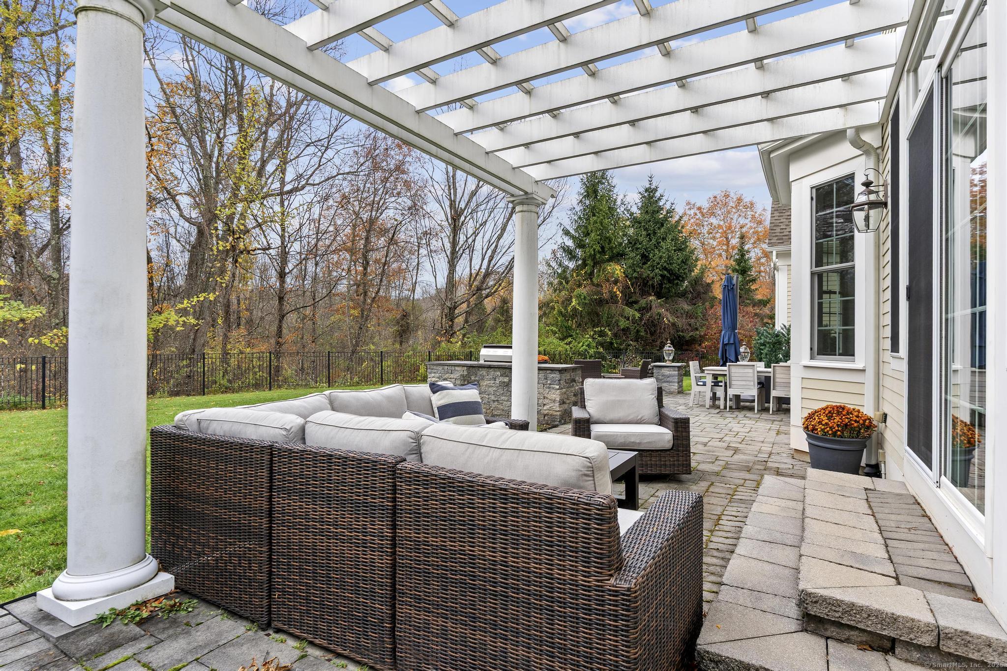 West Hartford, Connecticut, 06117, United States, 4 Bedrooms Bedrooms, ,5 BathroomsBathrooms,Residential,For Sale,1989224