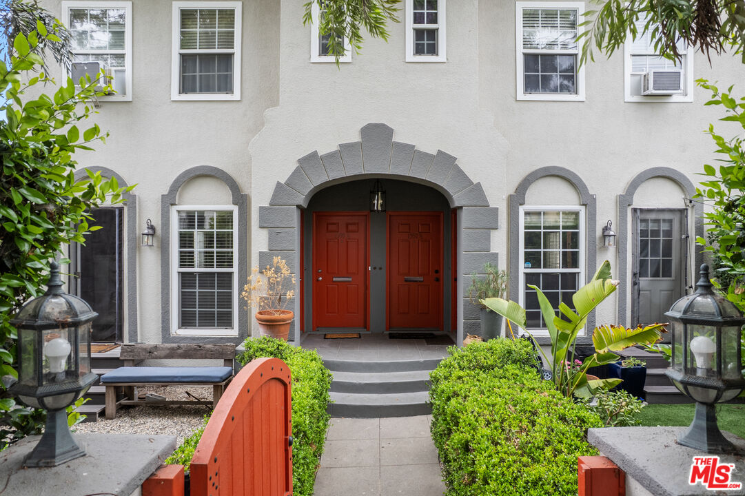 Los Angeles, California, 90019, United States, 6 Bedrooms Bedrooms, ,Residential,For Sale,1908523