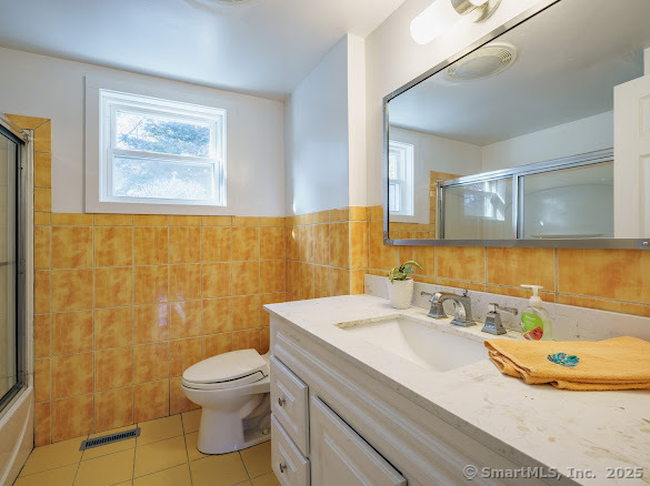 Orange, Connecticut, 06477, United States, 2 Bedrooms Bedrooms, ,2 BathroomsBathrooms,Residential,For Sale,1867599