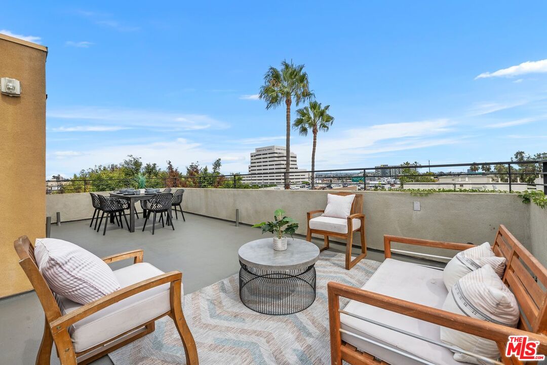 Los Angeles, California, 90025, United States, 9 Bedrooms Bedrooms, ,Residential,For Sale,1940770