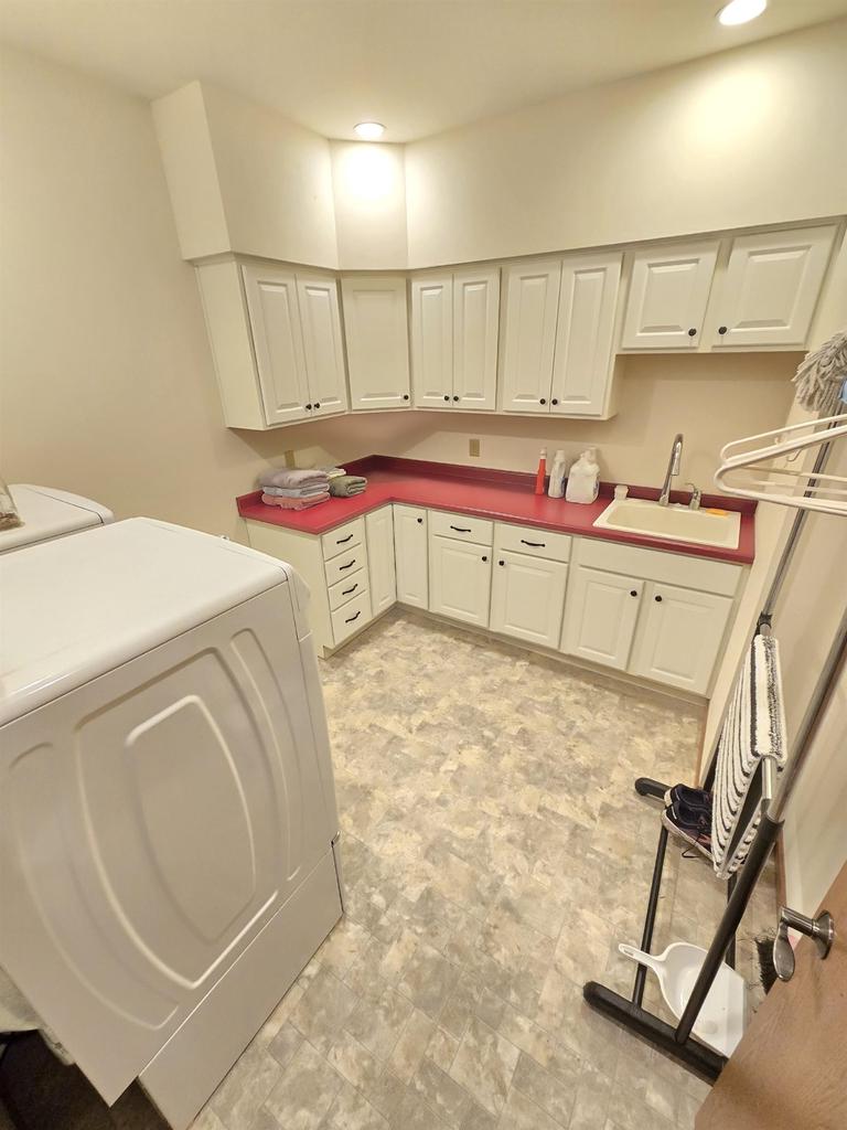 Green Lake, Wisconsin, 54941, United States, 4 Bedrooms Bedrooms, ,3 BathroomsBathrooms,Residential,For Sale,1928712