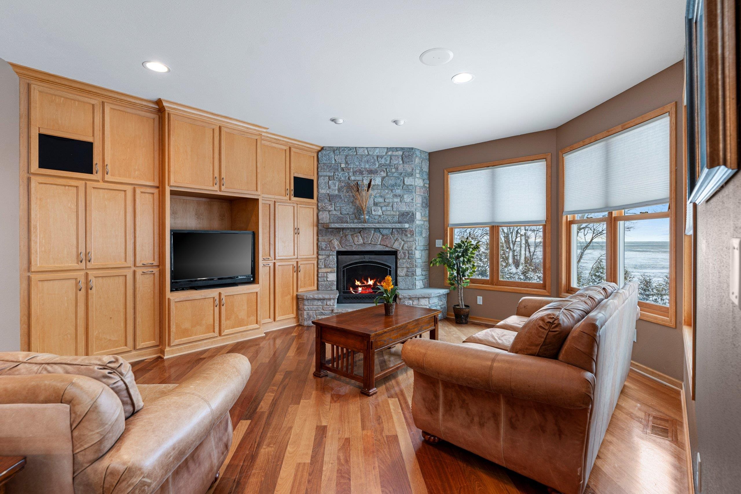 CHILTON, Wisconsin, 53014, United States, 5 Bedrooms Bedrooms, ,6 BathroomsBathrooms,Residential,For Sale,1927210