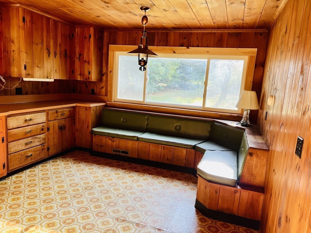 Framingham, Massachusetts, 01702, United States, 4 Bedrooms Bedrooms, ,2 BathroomsBathrooms,Residential,For Sale,1967080