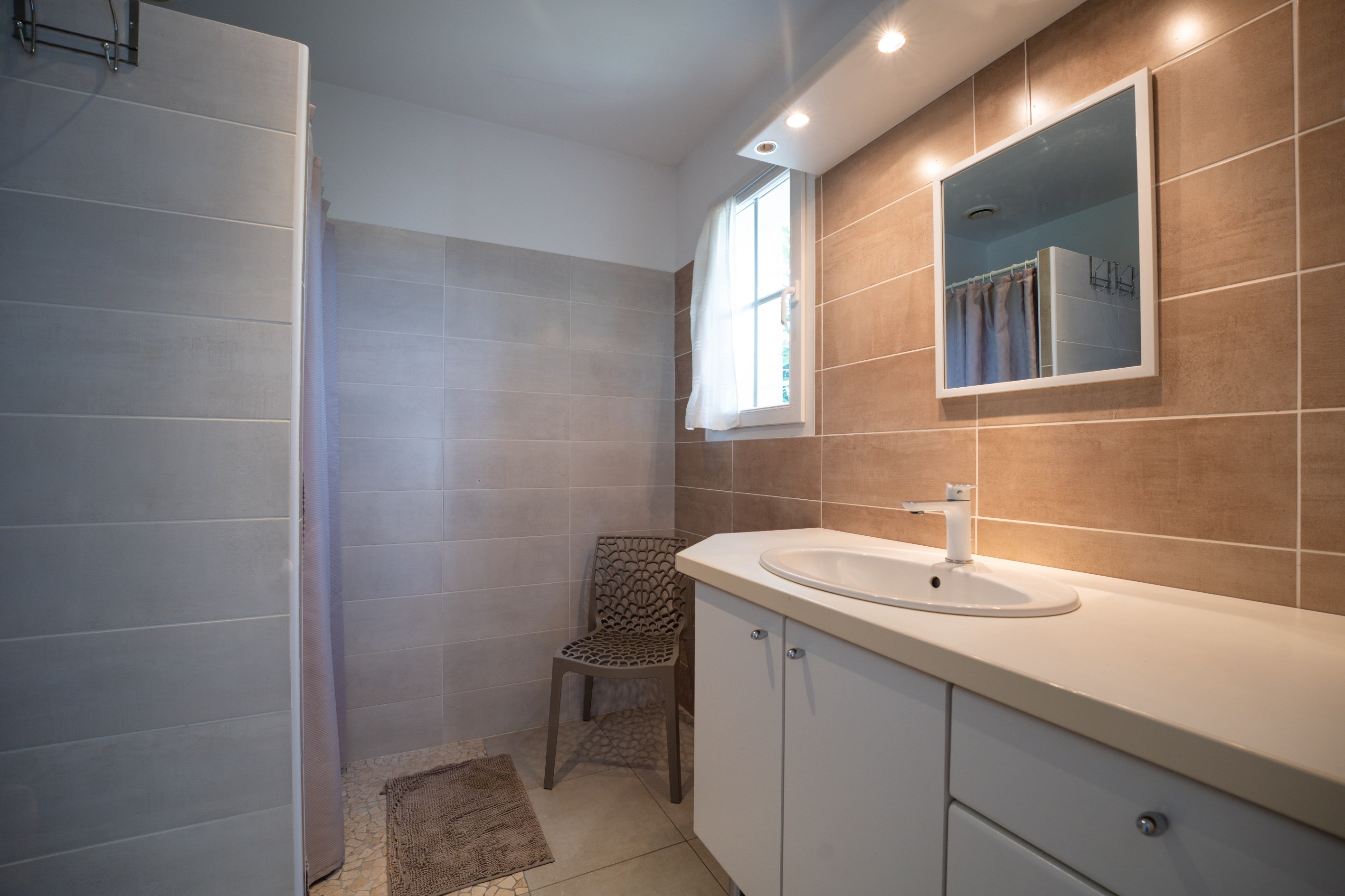  4 BEDROOM HOUSE IN THE HEART OF ST PIERRE D