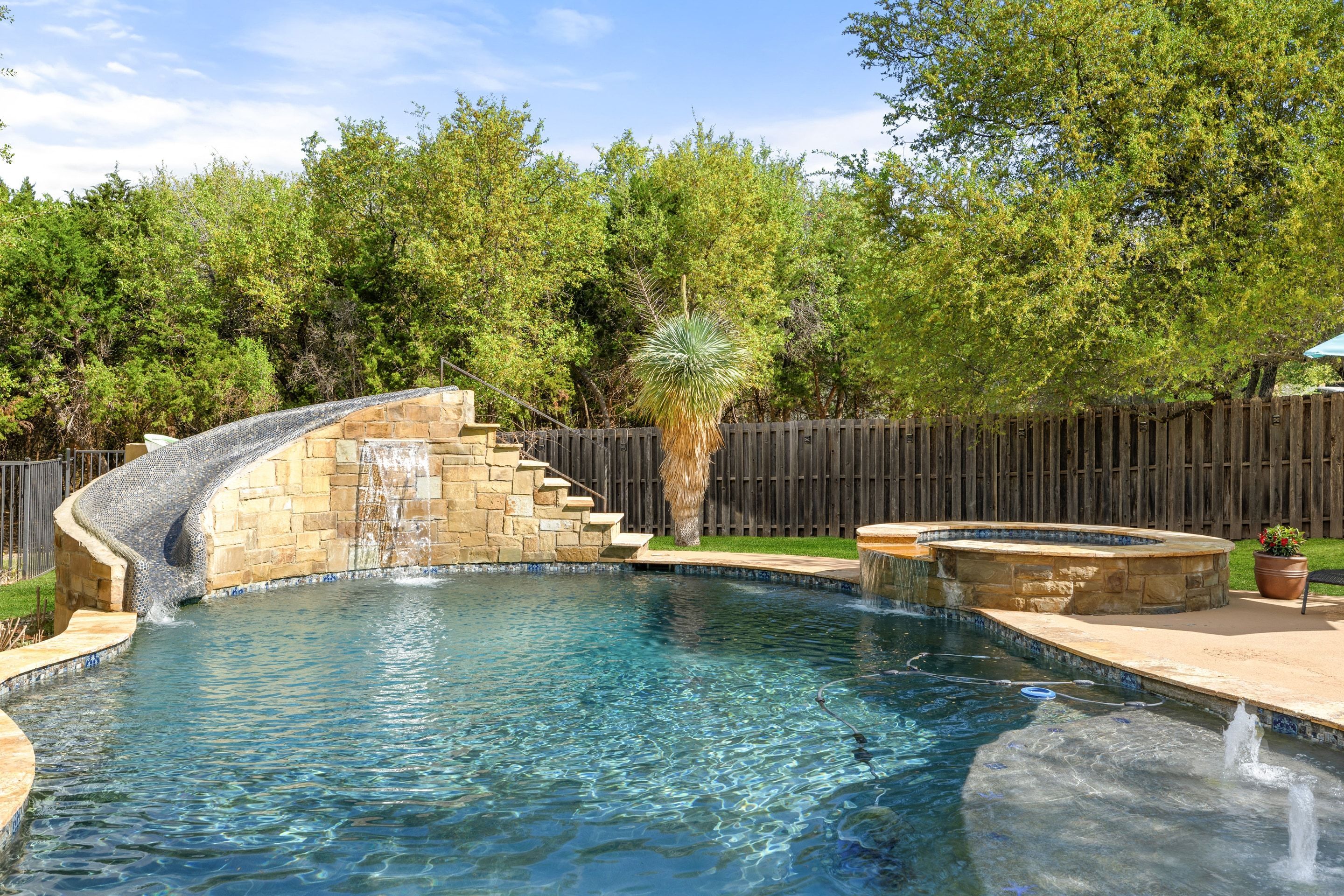  Refined Rocky Creek Living with Private Backyard Oasis - 物件實景