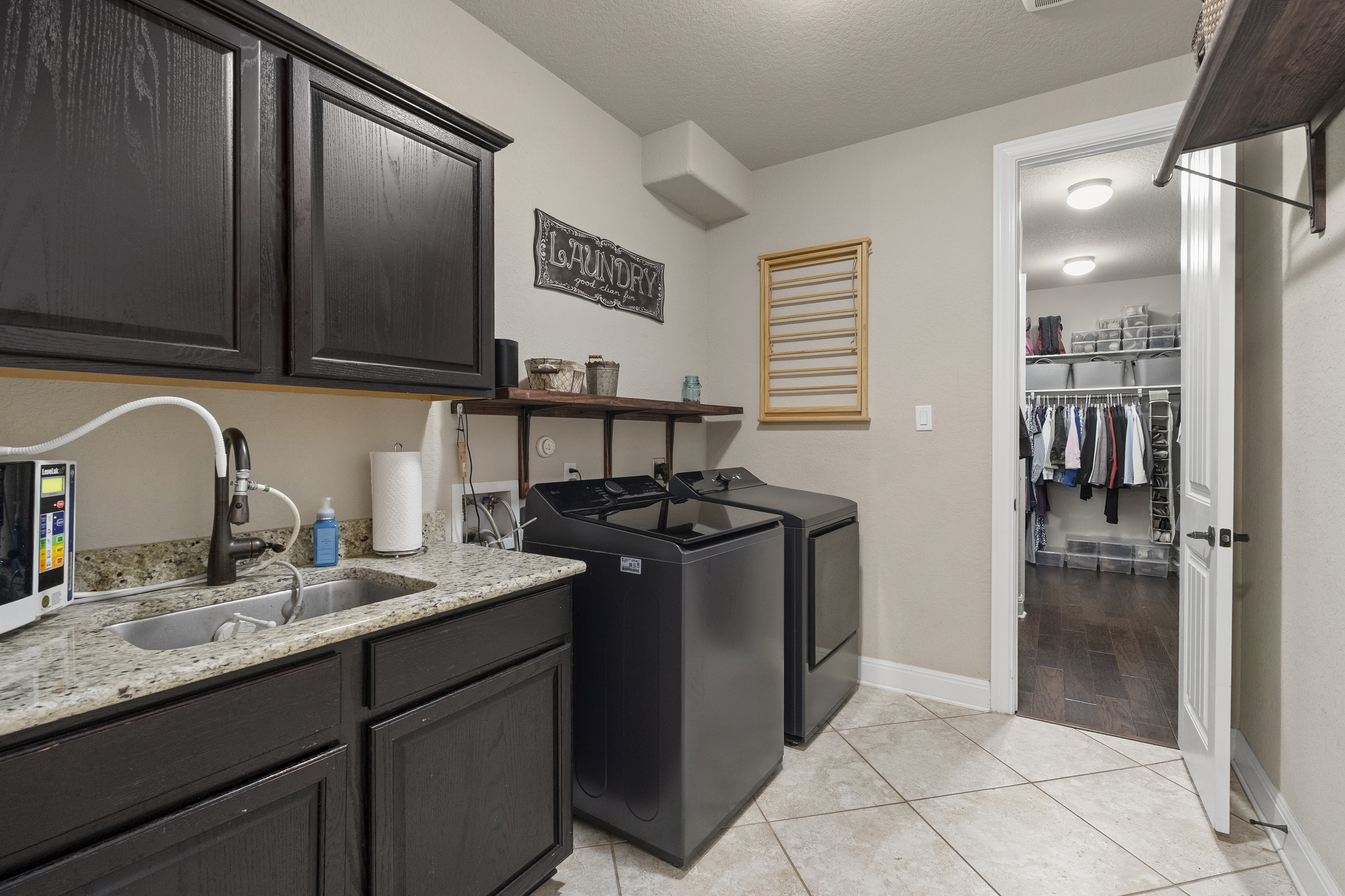  Thoughtfully Designed with Exceptional Floor Plan - 物件實景