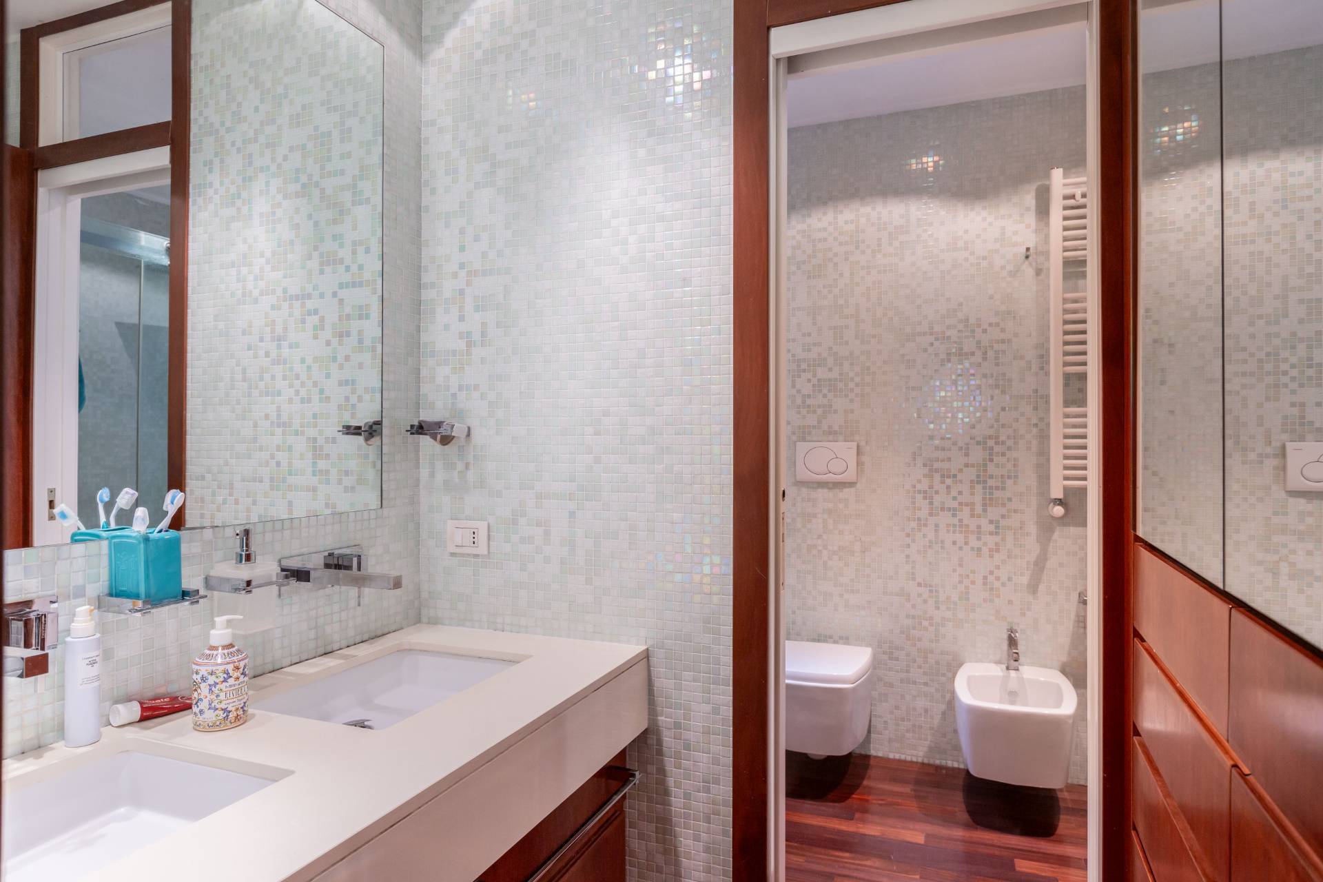 Roma, Roma, 00100, IT, 4 Bedrooms Bedrooms, ,4 BathroomsBathrooms,Residential,For Sale,1927135