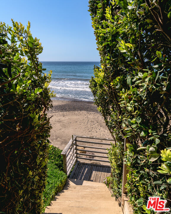 Malibu, California, 90265, United States, 4 Bedrooms Bedrooms, ,5 BathroomsBathrooms,Residential,For Sale,1897741