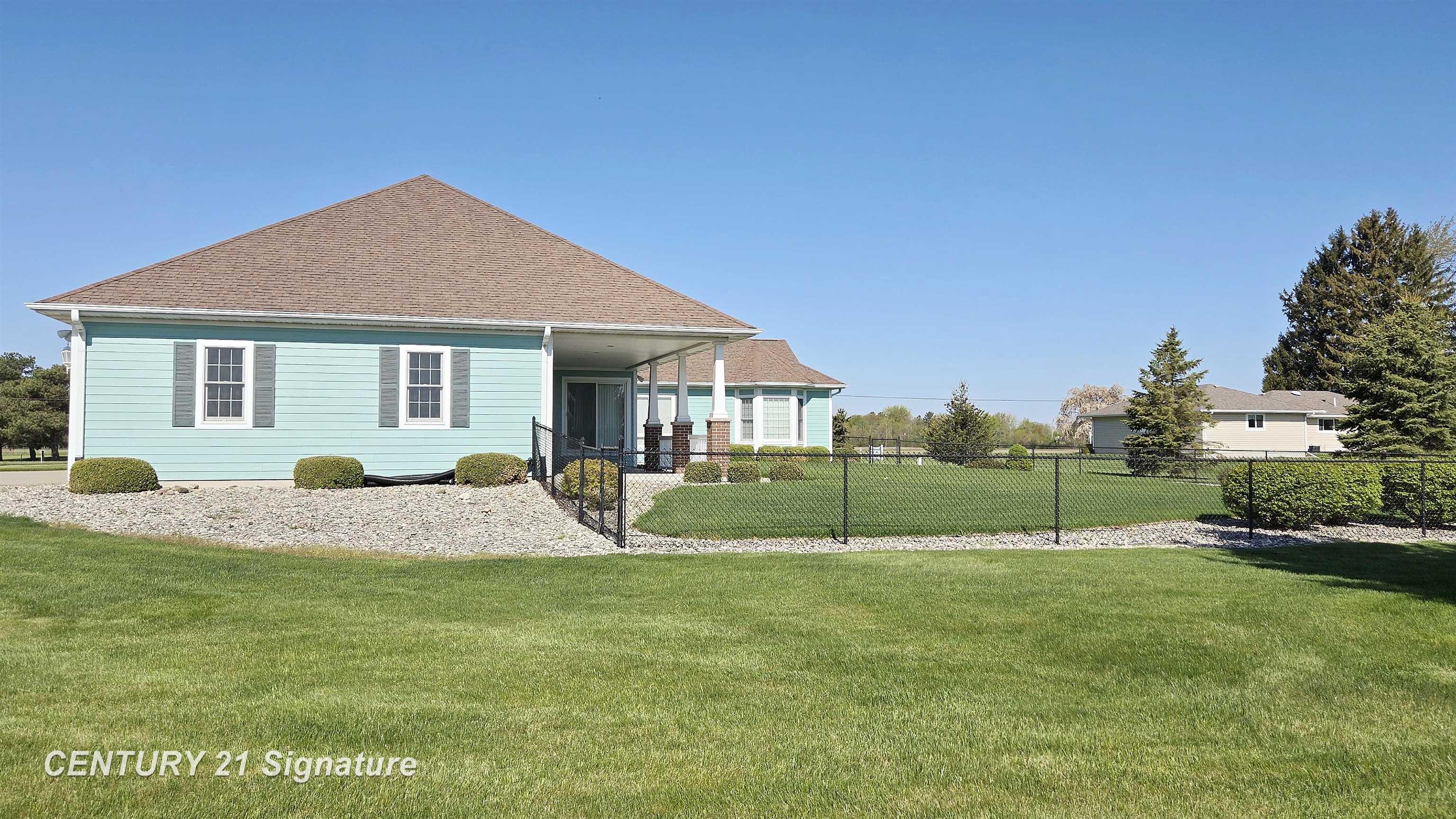 Freeland, Michigan, 48623, United States, 5 Bedrooms Bedrooms, ,4 BathroomsBathrooms,Residential,For Sale,1973671