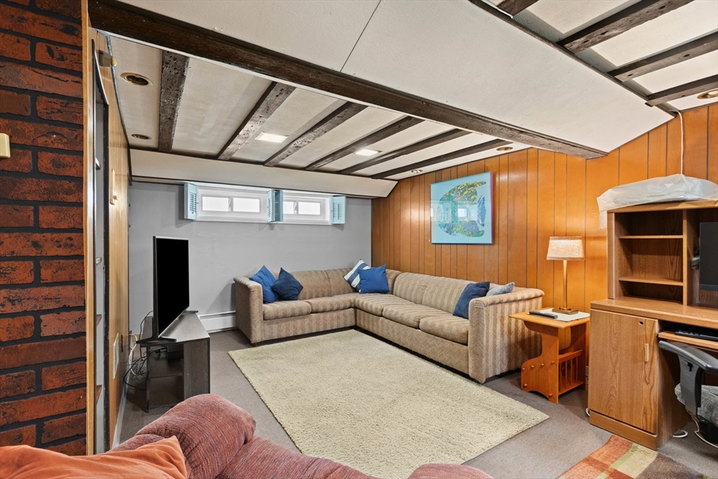 Medford, Massachusetts, 02155, United States, 3 Bedrooms Bedrooms, ,2 BathroomsBathrooms,Residential,For Sale,1923943