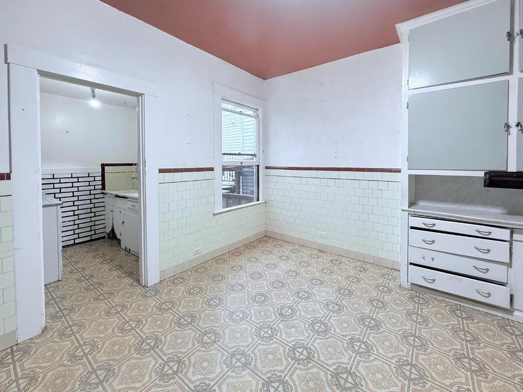 San Francisco, California, 94112, United States, 2 Bedrooms Bedrooms, ,1 BathroomBathrooms,Residential,For Sale,1924457