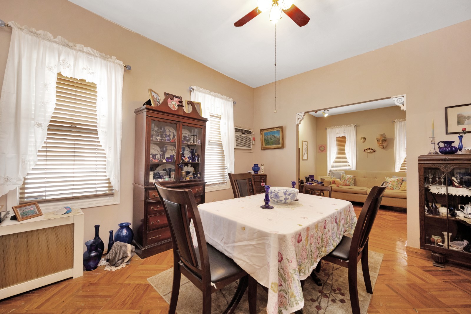 Middle Village, New York, 11379, United States, 4 Bedrooms Bedrooms, ,3 BathroomsBathrooms,Residential,For Sale,1827631
