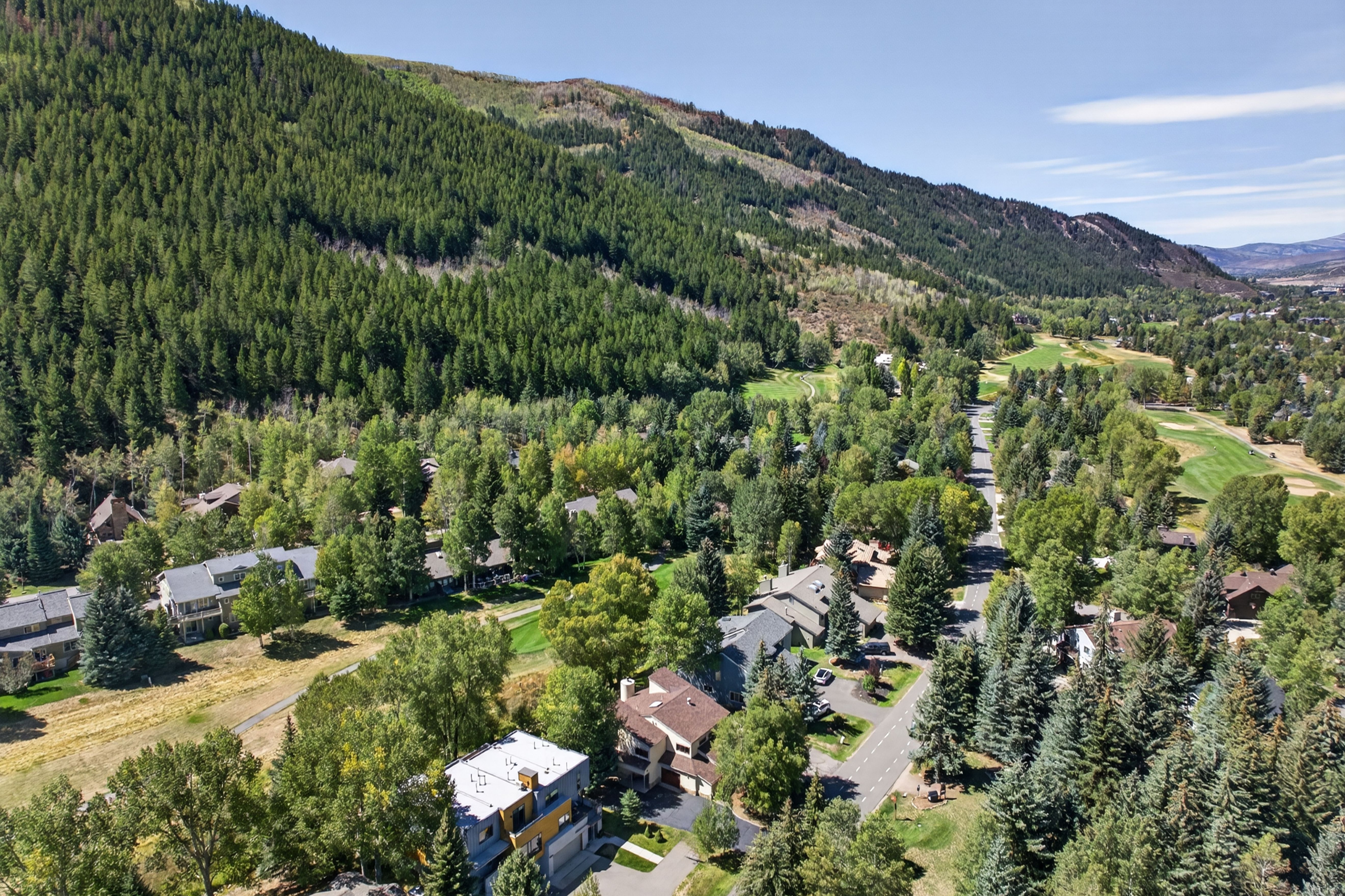  Updated 4 Bedroom Home Positioned Along the EagleVail Golf Course - 物件實景