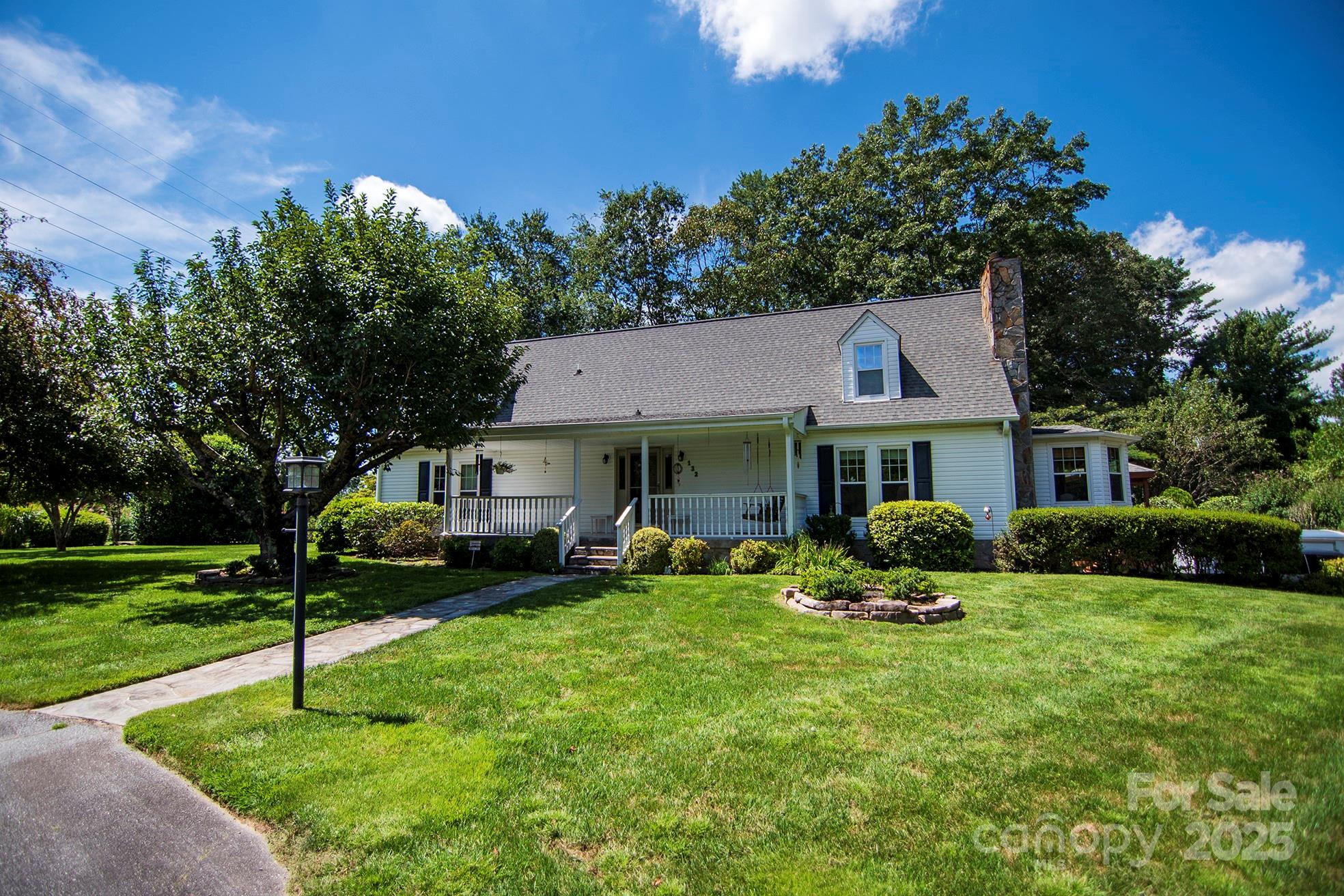 Hendersonville, North Carolina, 28792, United States, 3 Bedrooms Bedrooms, ,3 BathroomsBathrooms,Residential,For Sale,1976526