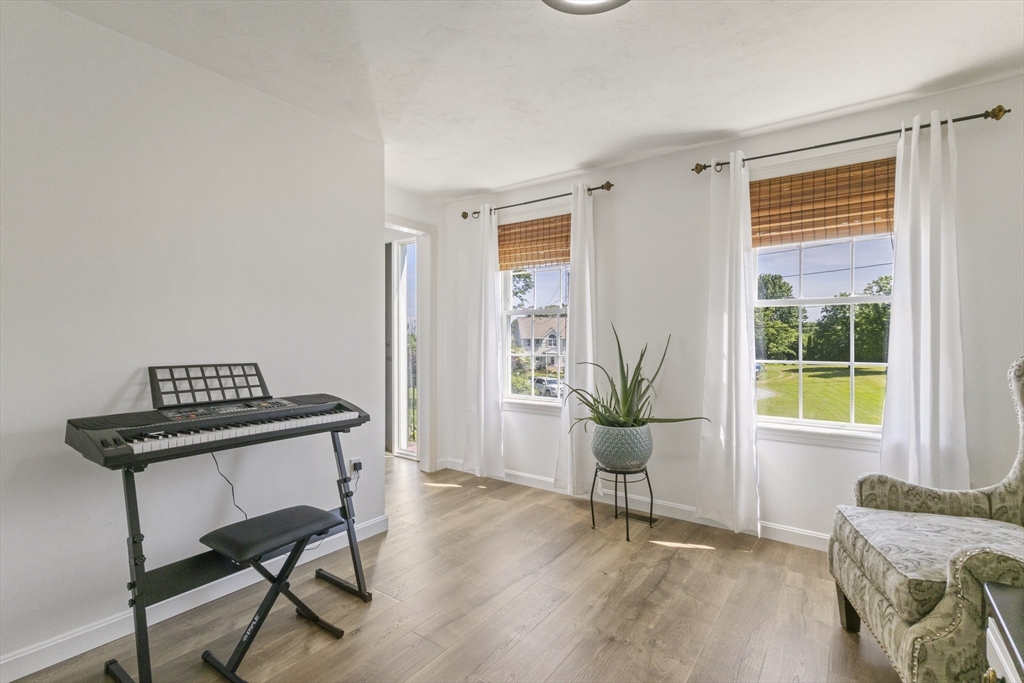 Bellingham, Massachusetts, 02019, United States, 3 Bedrooms Bedrooms, ,3 BathroomsBathrooms,Residential,For Sale,1938371