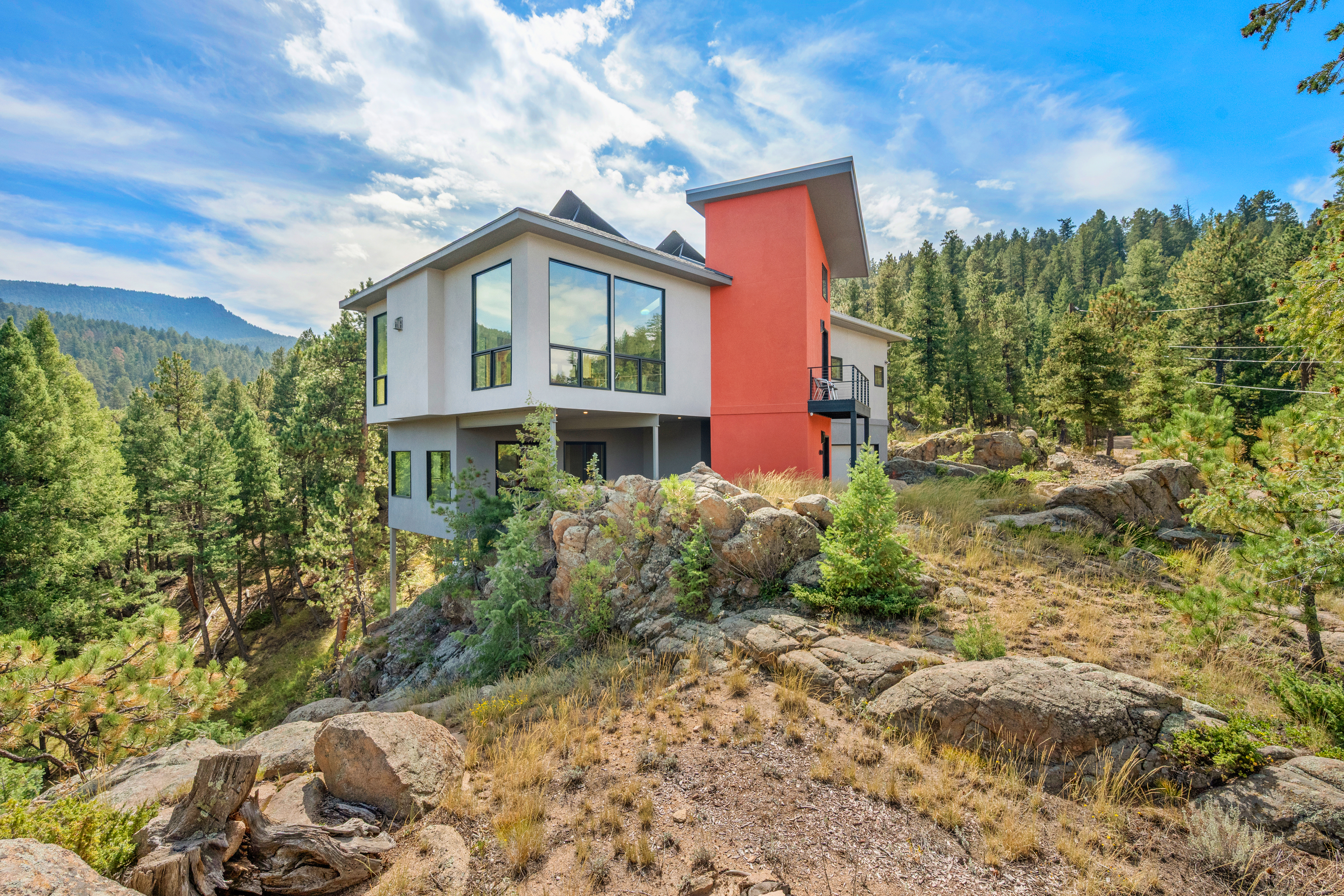  Modern Mountain Residence with Dramatic Architecture - 物件實景