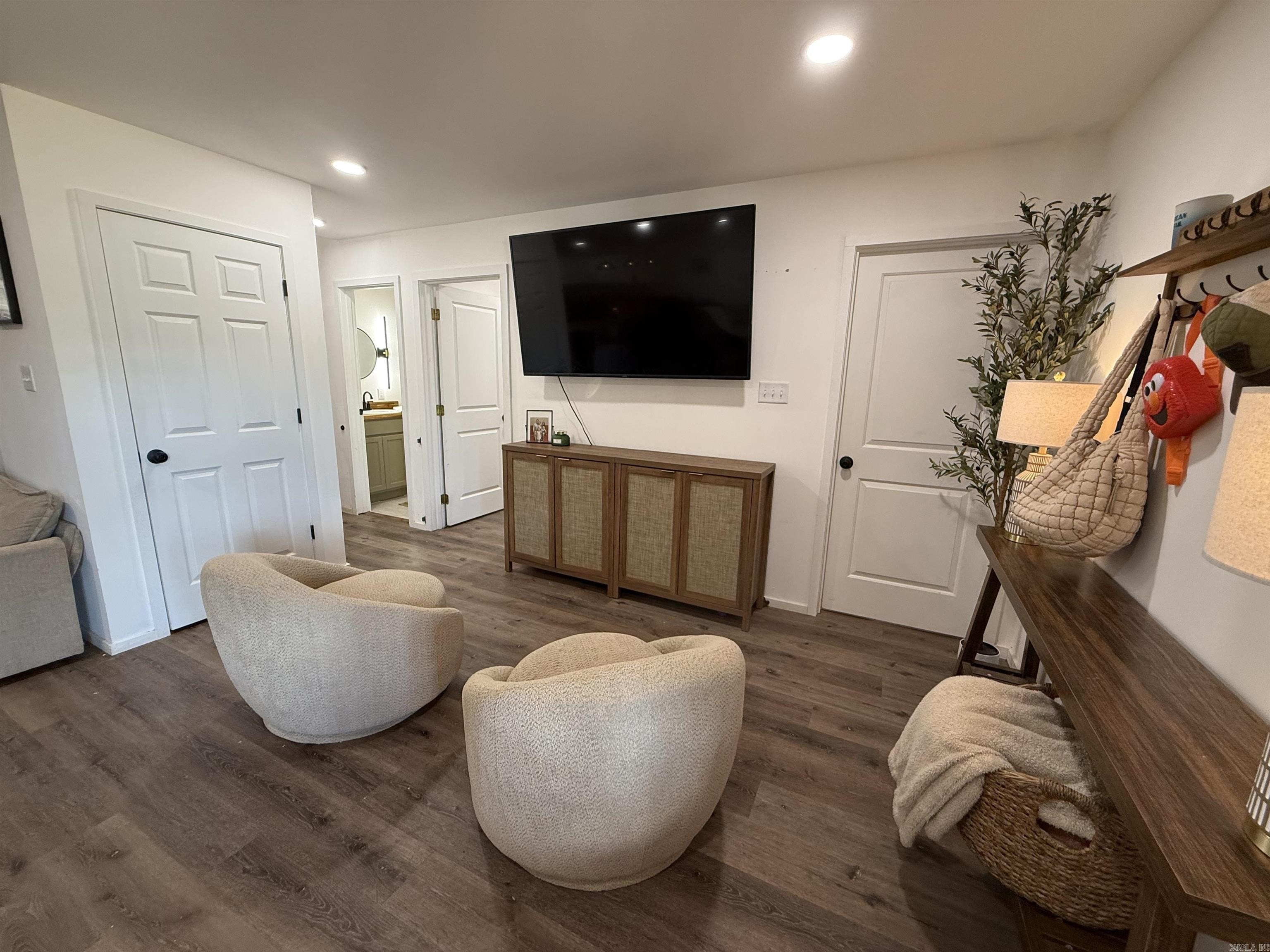 Traskwood, Arkansas, 72167, United States, 5 Bedrooms Bedrooms, ,4 BathroomsBathrooms,Residential,For Sale,1976094