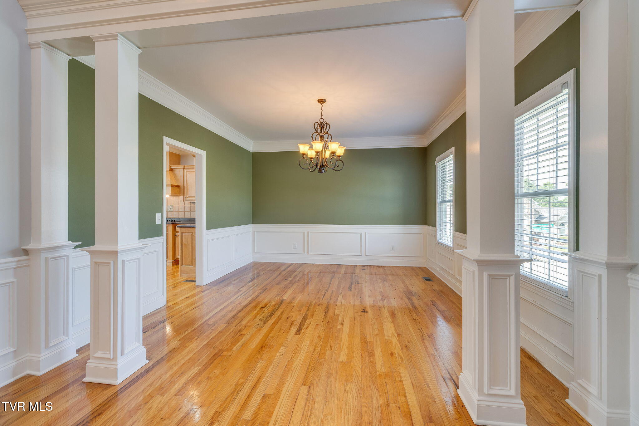 Kingsport, Tennessee, 37660, United States, 3 Bedrooms Bedrooms, ,4 BathroomsBathrooms,Residential,For Sale,1984458