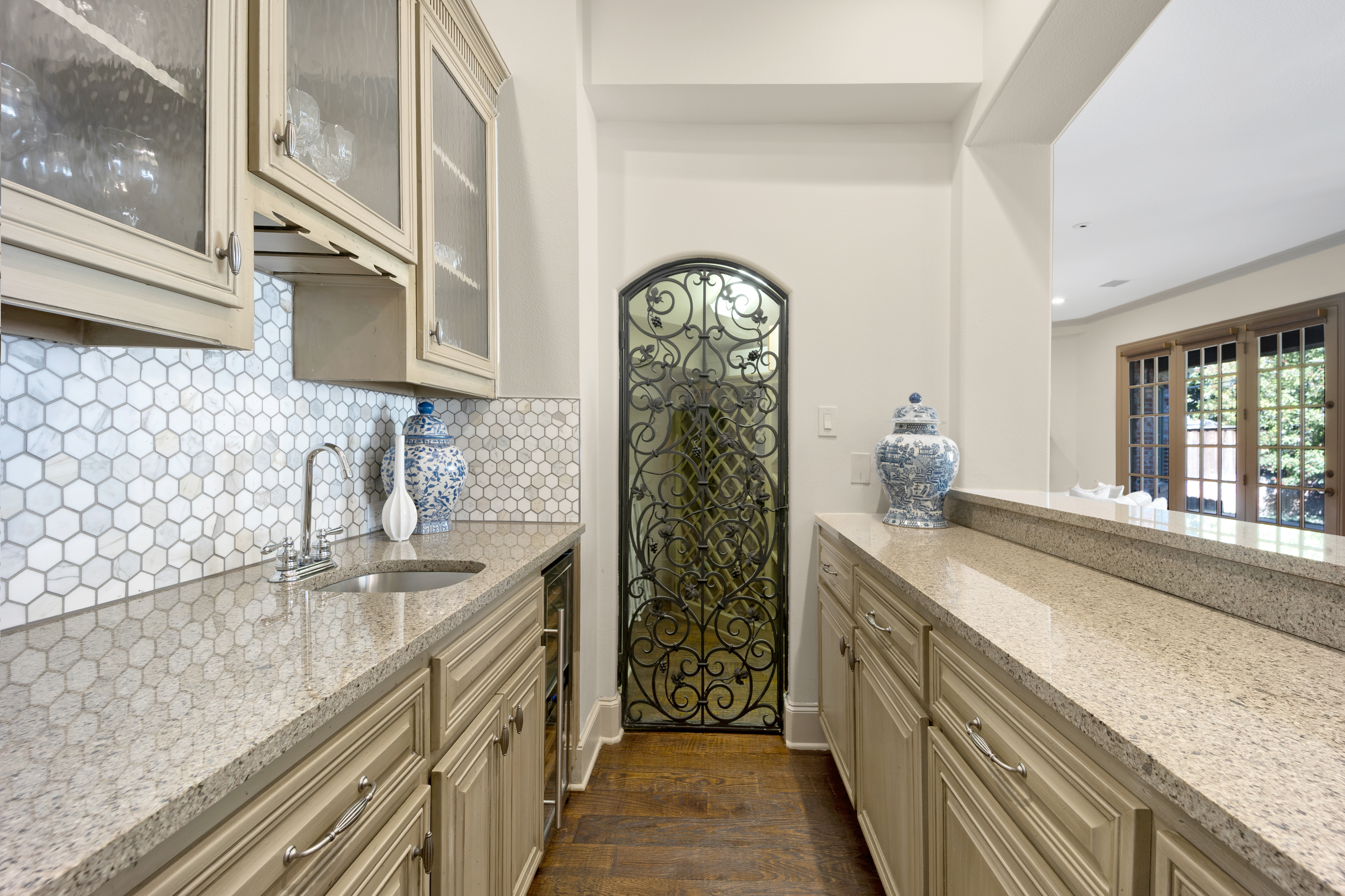  Updated European Transitional in the heart of Preston Hollow - 物件實景