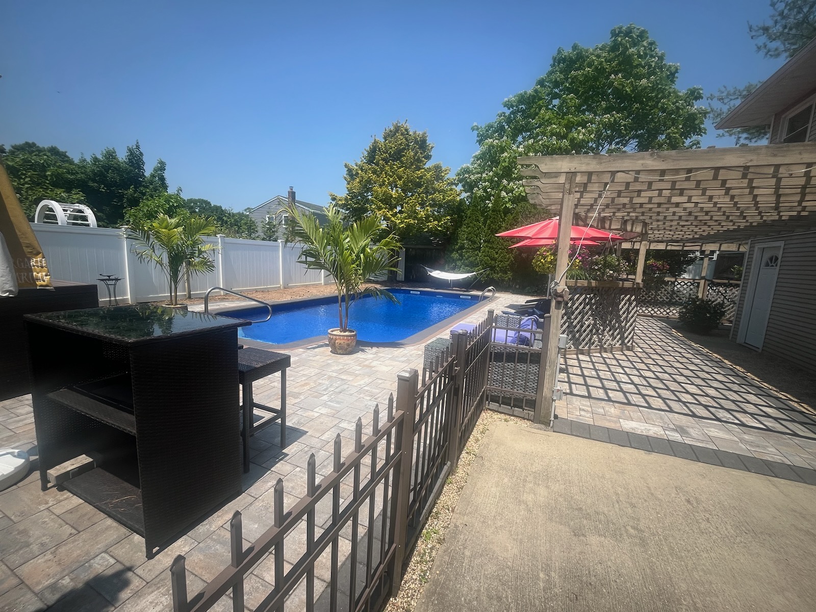 North Babylon, New York, 11703, United States, 4 Bedrooms Bedrooms, ,2 BathroomsBathrooms,Residential,For Sale,1866657