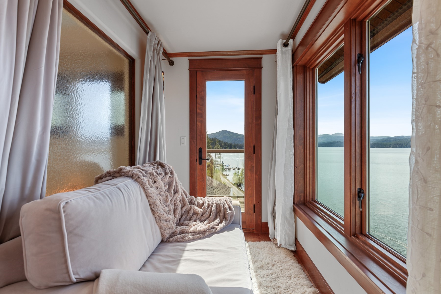  Spectacular Waterfront Custom Craftsman - 物件實景