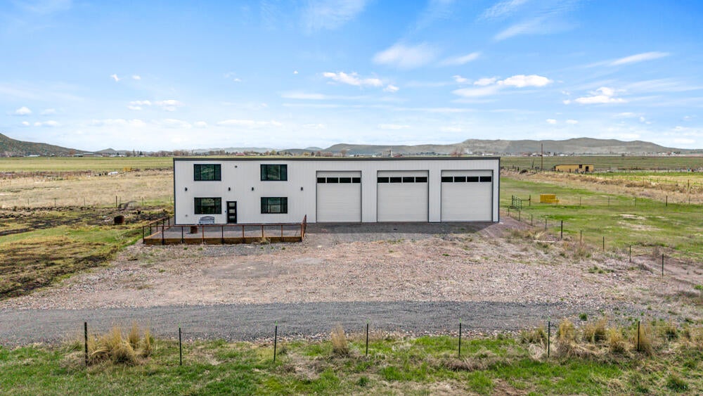 Klamath Falls, Oregon, 97603, United States, 3 Bedrooms Bedrooms, ,3 BathroomsBathrooms,Residential,For Sale,1878382