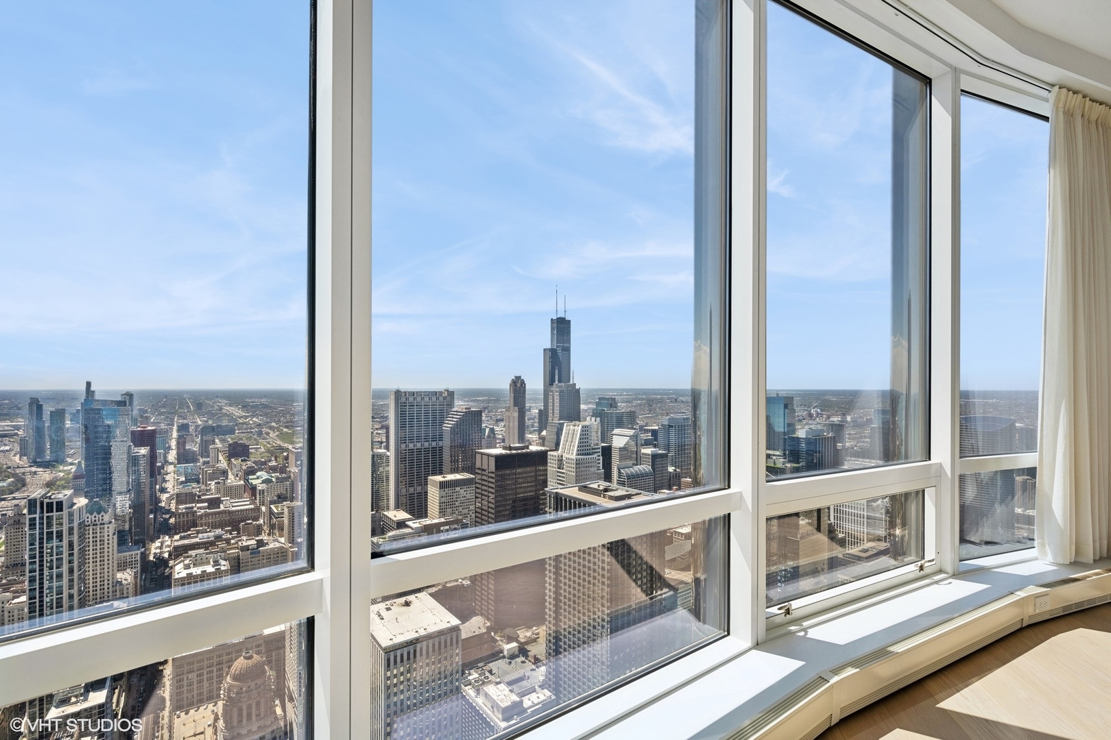 Chicago, Illinois, 60611, United States, 3 Bedrooms Bedrooms, ,4 BathroomsBathrooms,Residential,For Sale,1908723