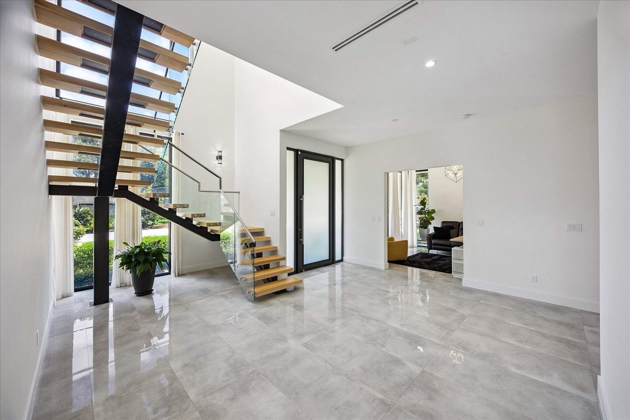  9909 Larston Street - 物件實景
