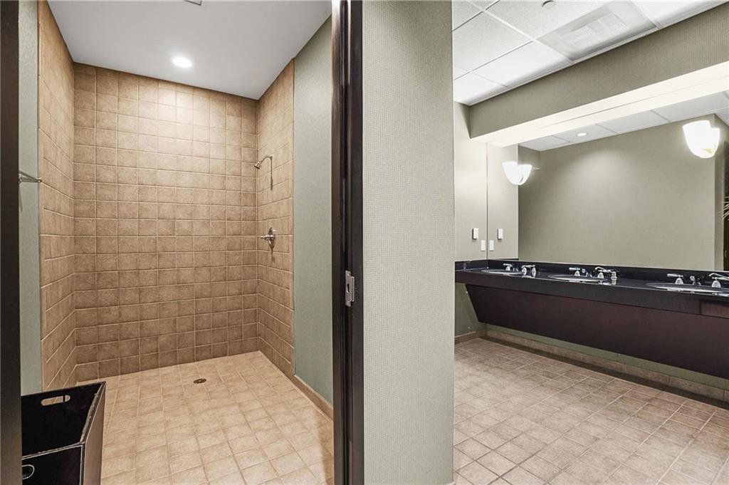 Atlanta, Georgia, 30326, United States, 2 Bedrooms Bedrooms, ,3 BathroomsBathrooms,Residential,For Sale,1949751