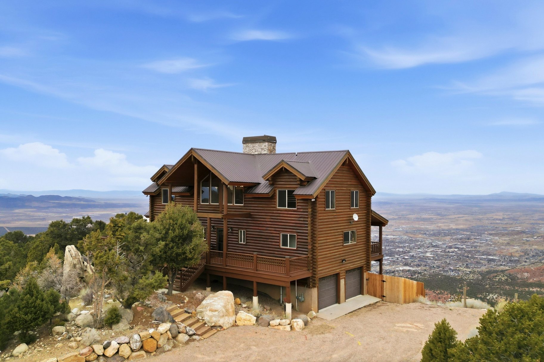  Renovated Log Cabin in Cedar Highlands with Wraparound Deck & Mountain Views - 物件實景