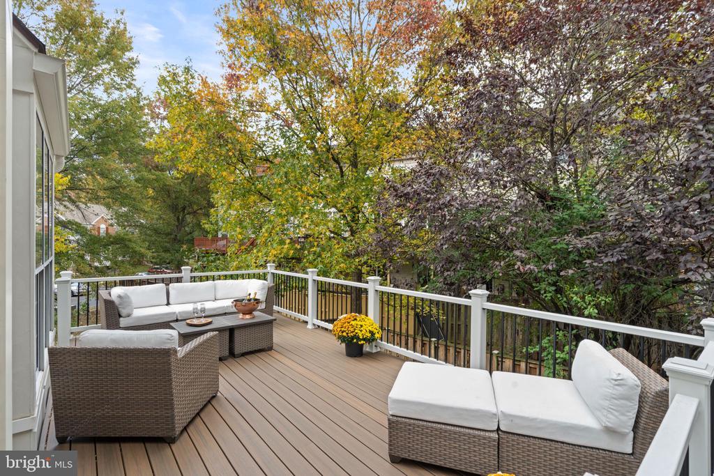 Sterling, Virginia, 20165, United States, 3 Bedrooms Bedrooms, ,4 BathroomsBathrooms,Residential,For Sale,1984617