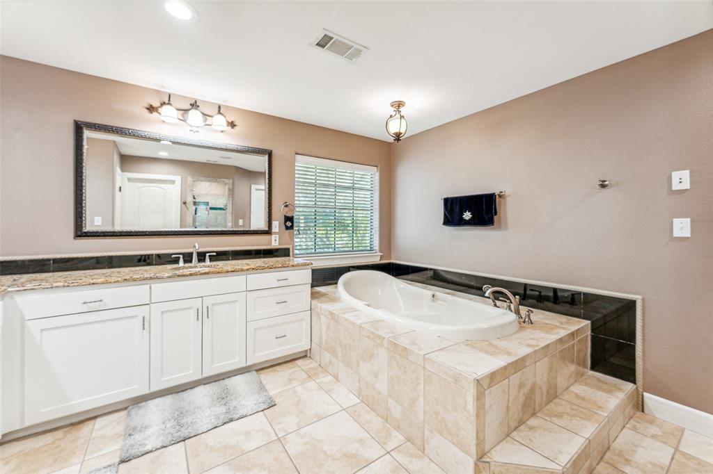 Granbury, Texas, 76048, United States, 4 Bedrooms Bedrooms, ,3 BathroomsBathrooms,Residential,For Sale,1978799